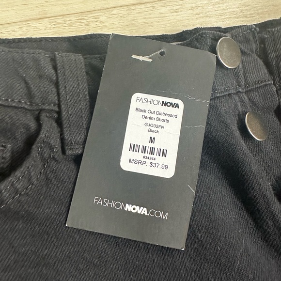 Fashion Nova Medium NWT ripped black out distressed denim shorts - Picture 3 of 5